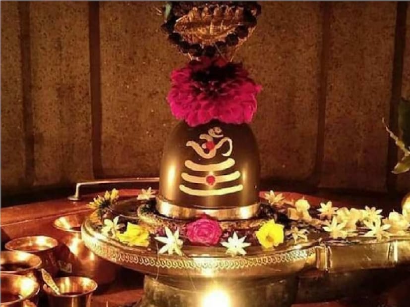 ২ অগাস্ট শিবরাত্রি: শাস্ত্র অনুযায়ী, শ্রাবণ মাসে ৫টি সোমবার পড়লে তা অত্যন্ত শুভ বলে মনে করা হয়। সাধারণ মানুষের সুখ, সম্পদ ও সমৃদ্ধির কারণ হয়। তাছাড়া শ্রাবণ মাসে শিবরাত্রিও বিশেষ তাৎপর্য বহন করে। এ বছর শিবরাত্রি পড়েছে ২ অগাস্ট, শুক্রবার।