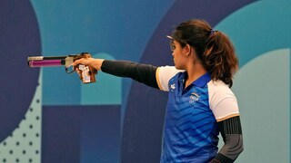 চতুর্থ হয়ে কান্না ধরে রাখতে পারলেন না মনু ভাকের