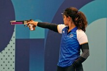 কান্নাভেজা চোখে , ইতিহাস গড়ে, শ্যুটিংয়ে চতুর্থ হয়ে কী বললেন মনু?