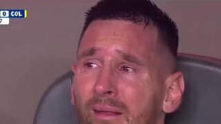 Lionel Messi was inconsolable in the dug-out. (Screengrab)