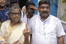 রাজনৈতিক সৌজন্যের ছবি, কল্যাণ চৌবের মা-কে ভোট দিতে সাহায্য তৃণমূল কাউন্সিলরের