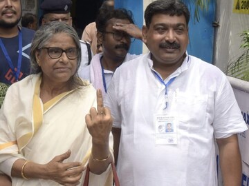 কল্যাণ চৌবের মা-কে ভোট দিতে সাহায্য তৃণমূলের নির্বাচনী এজেন্টের
