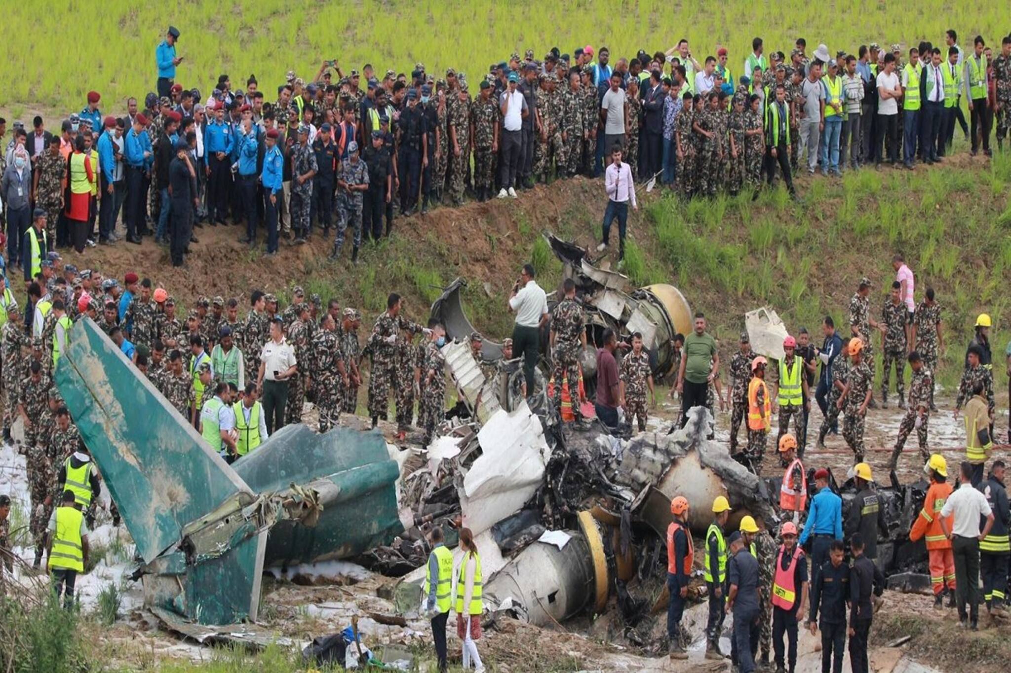 টেক অফের পরেই আগুন! নেপালে যাত্রী নিয়ে আছড়ে পড়ল বিমান, দেখুন ভিডিও