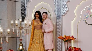 মার্জিত পোশাকের সঙ্গে মানানসই গয়নায় সেজেছিলেন প্রিয়াঙ্কা