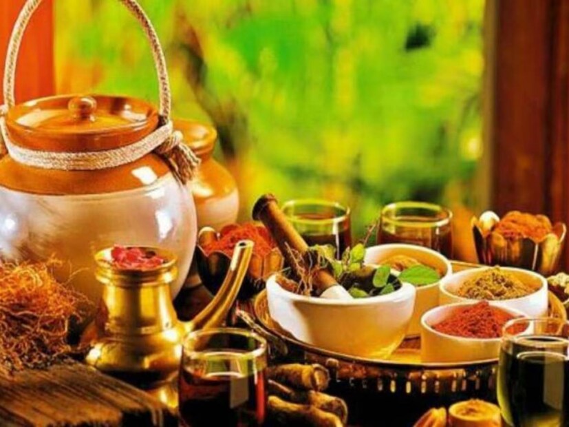 আয়ুর্বেদকে বলা হয় সোনার খনি৷ আয়ুর্বেদশাস্ত্রে এমন অনেক খাবারের হদিশ আছে, যাদের গুণভান্ডারের জন্য ‘অমৃত’ পরিচয় দেওয়া হয়৷