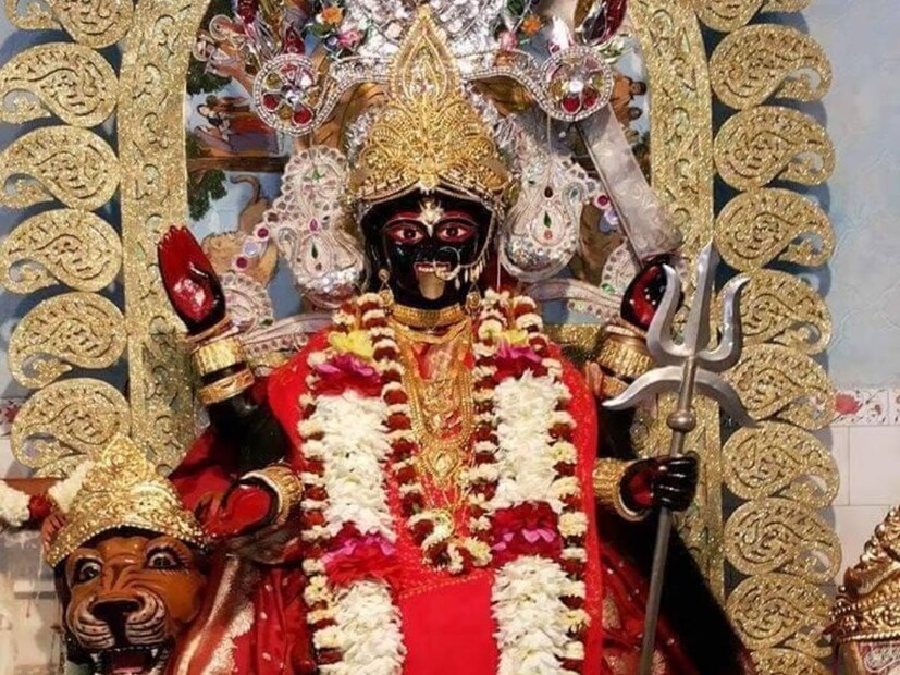 আষাঢ়মাসের অন্যতম গুরুত্বপূর্ণ উৎসব রথযাত্রা৷ সোজা রথ এবং উল্টোরথের মাঝে মঙ্গল ও শনিবার পালিত হয় বিপত্তারিণীদেবীর পুজো৷