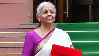 বাজেট করার সময় নির্মলা পরেছিলেন অন্ধ্রপ্রদেশের মঙ্গলগিরি শাড়ি