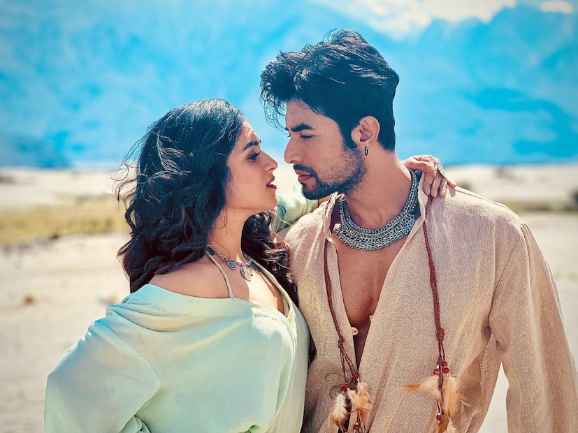 দুই তারকা এখন কাজকেই প্রাধান্য দিতে চান। আপাতত লাদাখের শ্যুটিং শেষ হয়েছে। শিগগিরই মুক্তি পাবে এই মিউজিক ভিডিওটি।