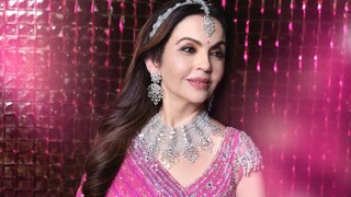 রত্নখচিত দুর্ধর্ষ লেহেঙ্গায় সৌন্দর্যের আভায় উজ্জ্বল নীতা; অনন্ত-রাধিকার সঙ্গীতে তাক লাগালেন মুকেশ-পত্নী