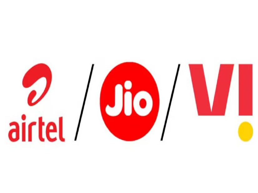 তাহলে এবারে দেখা যাক Airtel, Jio এবং Vi-এর মধ্যে সবচেয়ে সস্তা প্ল্যান কোনটি। Jio-র ২৩৯ টাকার এই প্ল্যানে ২২ দিনের জন্য প্রতিদিন ১.৫ জিবি ডেটা পাওয়া যাচ্ছে। এতে আনলিমিটেড কলিংয়ের সুবিধাও দেওয়া হয়েছে। এছাড়াও প্রতিদিন ১০০ SMS-এর সুবিধেও রয়েছে। এছাড়াও অতিরিক্ত সুবিধা হিসাবে, এটি JioTV, JioCinema Basic এবং JioCloud-এর পরিষেবাগুলিও অফার করে৷