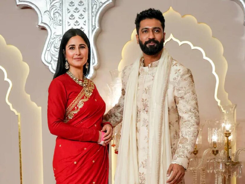 সম্প্রতি মুম্বইয়ে অনন্ত আম্বানি এবং রাধিকা মার্চেন্টের বিয়েতে দেখা গিয়েছে দম্পতিকে। সেখানেও তাঁর স্ফীতোদরের আভাস পেয়েছিল বলে দাবি নেটিজেনদের।