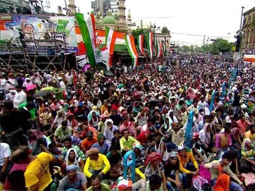 মাত্র কিছুক্ষণের অপেক্ষা। ঘড়ির কাঁটা ১২ টা ছুঁলেই শুরু হবে ২১ জুলাইয়ের সভা। গত এক সপ্তাহ ধরে প্রস্তুতি তুঙ্গে ২১ জুলাইয়ের সভা নিয়ে।