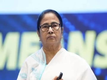 মমতার কালীঘাটের বাড়ির পাহারায় বিশাল পুলিশবাহিনী! বন্ধ রাস্তা, আক্রমণের উপায় নেই   