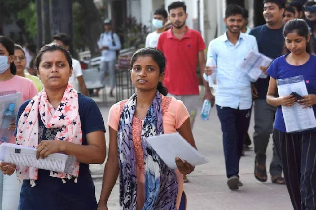 কর্ণাটকের পথে এবার বাংলাও! NEET নিয়ে কড়া প্রস্তাব পাশ, রাজ্যে ফিরবে পরীক্ষা? কর্ণাটকের পথে এবার বাংলাও! NEET নিয়ে কড়া প্রস্তাব পাশ, রাজ্যে ফিরবে পরীক্ষা?