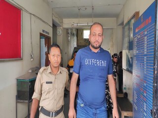 ধৃত পাকিস্তানি নাগরিক৷ 