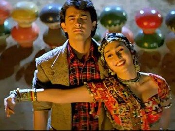 বাঙালি অভিনেত্রীর কন‍্যা! এক ভুলেই শেষ কেরিয়ার..চিনতে পারছেন ‘পরদেশী’ নায়িকাকে