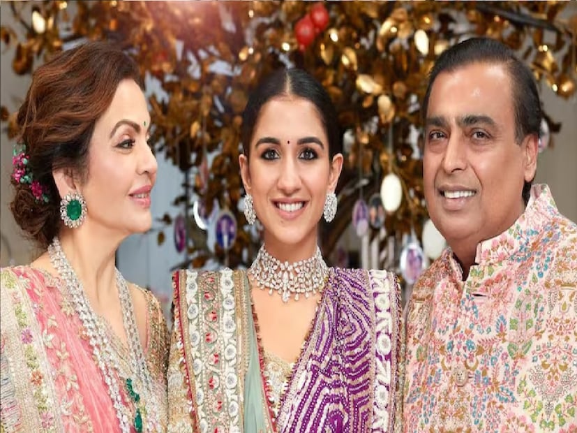 *নীতা আম্বানিও ভরতনাট্যমে পারদর্শী। সেই দিক থেকে রাধিকা আম্বানি পরিবারের দ্বিতীয় বধূ যিনি এই নৃত্যগুণ রপ্ত করেছেন। জাতীয় ও আন্তর্জাতিক স্তরের সমস্ত দায় দায়িত্ব সামলেও তিনি ভরতনাট্যম চালিয়ে যাচ্ছেন। সংগৃহীত ছবি। 