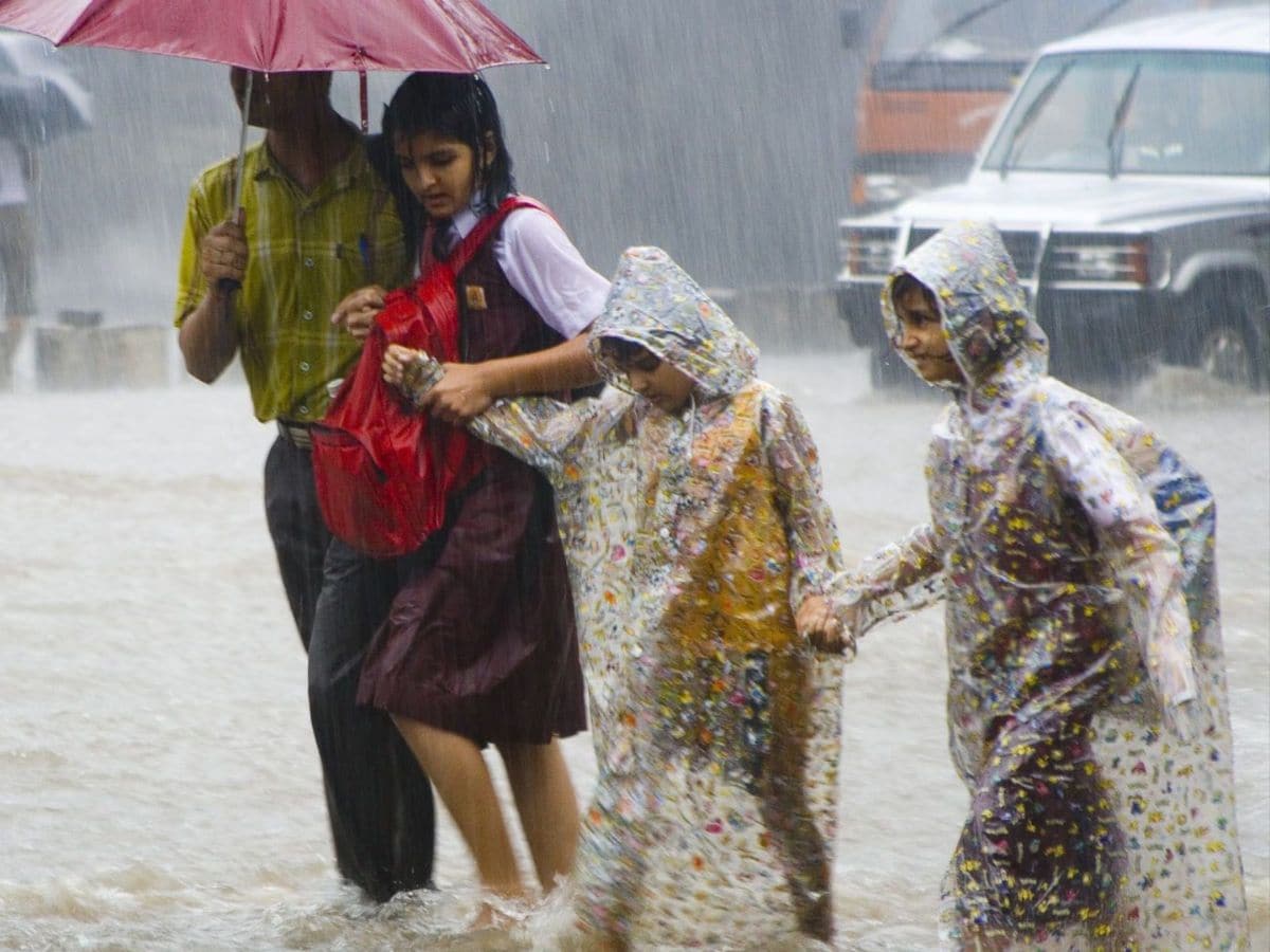 এই দিন পুরুলিয়া সর্বোচ্চ তাপমাত্রার পারদ থাকতে পারে ৩৪ ডিগ্রি সেলসিয়াস ও সর্বনিম্ন তাপমাত্রার পারদ থাকতে পারে ২৬ ডিগ্রি সেলসিয়াস বলে জানা গিয়েছে হাওয়া অফিস সূত্রে।‌