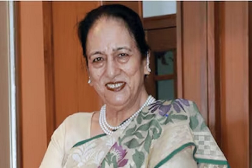 কিছু ভাবনাচিন্তার পরে ১৯৭৮ সালে রজনী বিনিয়োগ করেছিলেন ২০০০০ টাকা। একটি ছোট্ট ক্রিম তৈরি করার ইউনিট বানিয়ে ফেলেন। এভাবেই প্রতিষ্ঠা করেন ক্রেমিকার। আর এই নামটি এসেছে ‘ক্রিম কা’ থেকে। দ্রুত জনপ্রিয়তা লাভ করতে শুরু করে তাঁর পণ্য। যা বিখ্যাত সংস্থা কোয়ালিটিকেও চাপে ফেলে দিয়েছিল। ১৯৮৫ সালে পঞ্জাবে একটি ব্রেড তৈরির ইউনিট বানান। ডাবল রোটি বানাতে শুরু করেন। যা আমরা আজ বান নামে জানি। পঞ্জাবে একে ডাবল রোটি বলা হয়। প্রাথমিক ভাবে এই ইউনিটের সাহায্যে প্রতিদিন ৫০০০ ডাবল রোটি বানানো হত। ১৯৮৯ সালে ডাবল রোটি তৈরির ক্ষমতা বাড়ানো হতে থাকে। তৈরি হয় ৫০০০০ রুটি। আর সময়ের সঙ্গে সঙ্গে এর চাহিদা প্রায় ১০ গুণ বৃদ্ধি পায়।
