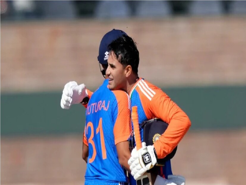 অভিষেক, রতুরাজকে টেক্কা দিয়ে রিয়ান পরাগ সাম্প্রতিক জিম্বাবোয়ে সিরিজে অভিষেক শর্মা ঝোড়ো সেঞ্চুরি করলেও শ্রীলঙ্কা সফরে জায়গা পাননি। একই সঙ্গে জিম্বাবোয়ে সিরিজে যার পারফরম্যান্স ভালো ছিল না রিয়ান পরাগ তিনি শুধু টি-টোয়েন্টি নয় ওয়ানডে দলেও জায়গা পেয়েছেন।