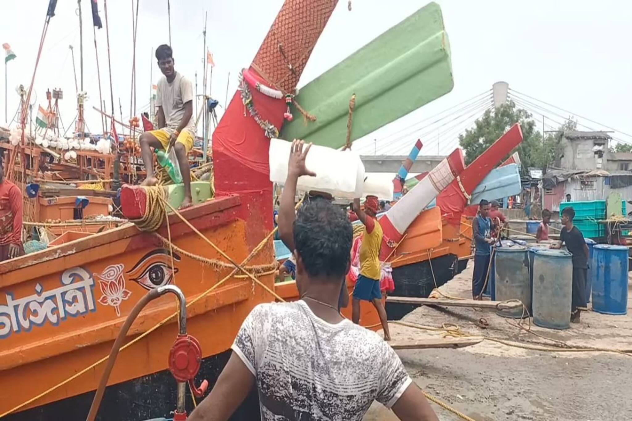 জাল ডিজেলের মাফিয়া BJP পঞ্চায়েত সদস্যের বাবা? ঠিক যা হচ্ছে ফ্রেজারগঞ্জে...