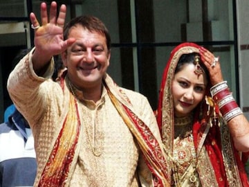 ৩০৮টা প্রেম, তিন-তিনটে বিয়ে! ৬৫ বছর বয়সে ফের বিয়ে করছেন সঞ্জয় দত্ত, পাত্রী কে ? ৩০৮টা প্রেম, তিন-তিনটে বিয়ে! ৬৫ বছর বয়সে ফের বিয়ে করছেন সঞ্জয় দত্ত, পাত্রী কে ?