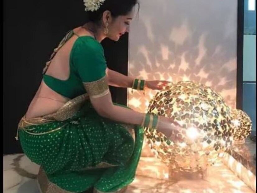 সাগর পাড়ে শহরের হাজার আলোর মাঝেই হারিয়ে যায় বহু স্বপ্ন। অনেকেই গ্ল‍্যামার জগতের ইঁদুর দৌড় ছেড়ে বেরিয়ে বেছে নেন অন‍্য পেশা। এই প্রতিবেদনে রইল এমন অভিনেত্রীর কথা যিনি বি-গ্রেড ছবির নায়িকা থেকে বর্তমানে একটি কোম্পানির সিইও। 