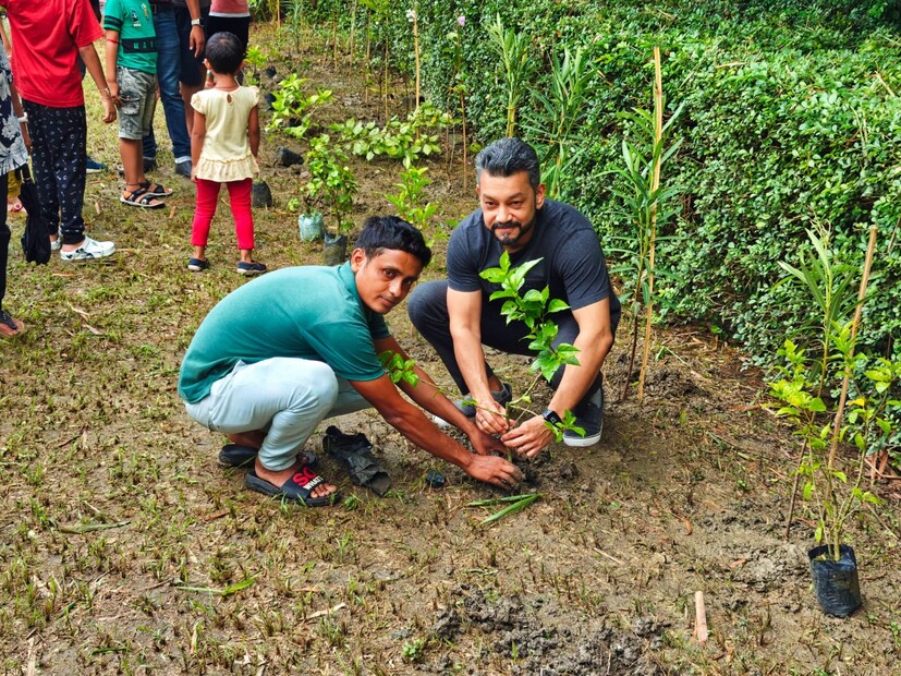 এই কাজে এগিয়ে এসেছে সংস্থার স্টেকহোল্ডাররাও। জলবায়ু পরিবর্তনের মোকাবিলা এবং প্রকৃতিকে পুনরুদ্ধারের লক্ষ্যে বিশ্বব্যাপী উদ্যোগে উল্লেখযোগ্য অবদান রাখাই সিদ্ধা গ্রুপের লক্ষ্য। 