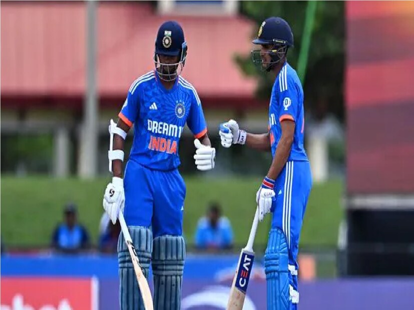 মনে করা হচ্ছে তৃতীয় টি-২০ ম্যাচে দলে ফিরতে পারেন শুভমান গিল। আর গিল ফিরলে তাঁকেই দেখা যাবে যশস্বী জয়সওয়ালের সঙ্গে ওপেনিং করতে। ফলে দ্বিতীয় ম্যাচের ওপনিং জুটি ফের ভাঙতে পারে তৃতীয় ম্যাচে।