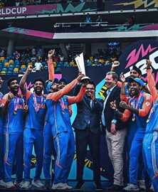 T20 বিশ্বকাপ ট্রফির সঙ্গে কোটি কোটি টাকা নিয়ে ঘরে ফিরছেন বিরাট-বুমরাহরা!কার কত? T20 বিশ্বকাপ ট্রফির সঙ্গে কোটি কোটি টাকা নিয়ে ঘরে ফিরছেন বিরাট-বুমরাহরা!কার কত?