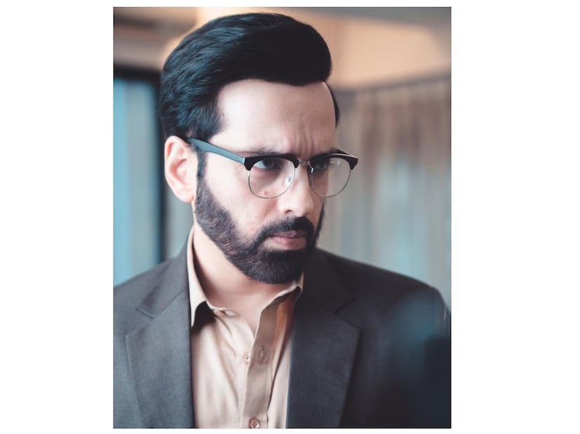 এই বিয়ে নিয়ে কিছু বলতে ২ দিন সময় চেয়েছিলেন সোনাক্ষী সিনহার ভাই লব। কিন্তু, বোনের বিয়ের ৭ দিন পর, তিনি নিজের সোশ্যাল মিডিয়া হ্যান্ডেল অর্থাৎ ইন্সটা এবং এক্স (ট্যুইটার)  দুটি ভিন্ন কথা বলেছেন, যার পরে ফ্যানরা ঘেঁটে গেছেন৷ এই ট্যুইট দেখার পরে, নেটিজেনরা ধরে নিচ্ছেন যে বাড়িতে এখনও বিয়ে সংক্রান্ত ঝামেলা চলছে এবং এই কারণেই সম্ভবত শত্রুঘ্ন সিনহার স্বাস্থ্যের অবনতি হয়েছে।