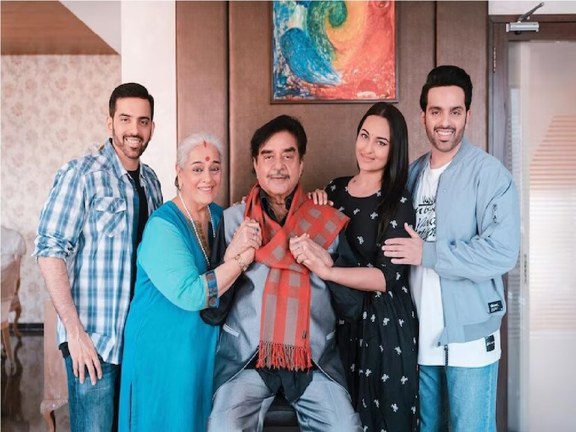 একই সময়ে, সোনাক্ষীর অন্য ভাই কুশ বিয়েতে উপস্থিত না হওয়ার খবর অস্বীকার করেছিলেন এবং তাঁদের 'ভুল তথ্য' বলে অভিহিত করেছিলেন। তিনি জোর দিয়েছিলেন যে এটি 'পরিবারের জন্য একটি সংবেদনশীল সময়' ছিল এবং স্পষ্ট করে বলেন, 'আমি একজন ব্যক্তিগত ব্যক্তি এবং সবসময় স্পটলাইটে থাকি না, কিন্তু এর মানে এই নয় যে আমি সেখানে ছিলাম না।'