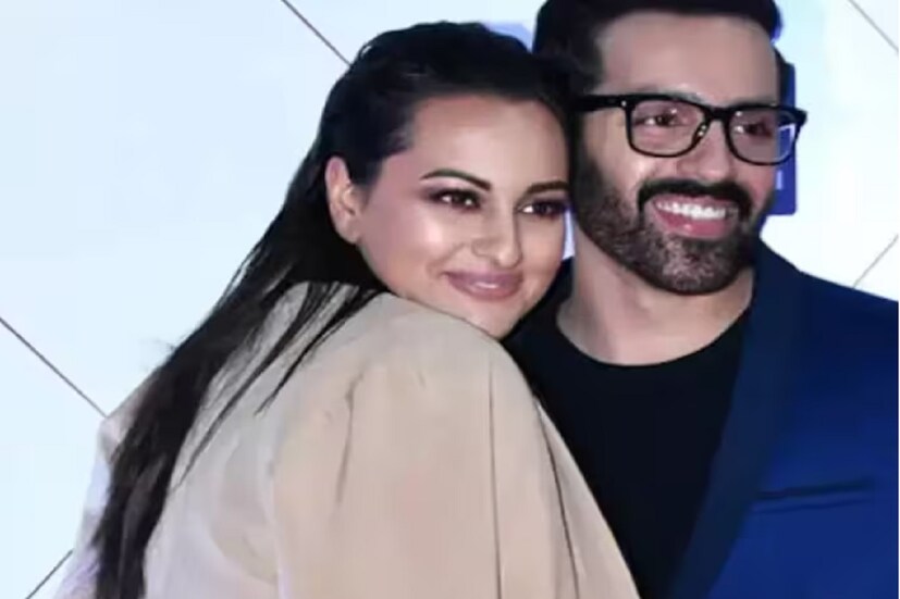 লব বলে চলেন, “এই বিষয়গুলো যখন বারবার ঘটতে থাকত, তখন আমি ভাবতাম ঠিক আছে। আপনাদের আমার সঙ্গে দেখা করতে হবে না। এটা আপনাদের অধিকার। কিন্তু মুখের উপর সরাসরি এটুকু তো বলতেই পারেন যে, ‘না লব আমি তোমার সঙ্গে কাজ করতে চাই না’। আমার কিন্তু একটুও খারাপ লাগবে না। তবে এতে আমার এবং আপনার উভয়ের সময়ই বেঁচে যাবে।”