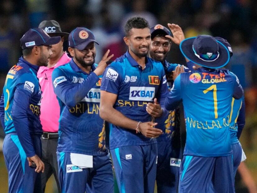 অপরদিকে, টি-২০ সিরিজে লজ্জার হারের পর ঘরের মাঠে একদিনের সিরিজে ঘুড়ে দাঁড়ানোর লড়াই শ্রীলঙ্কার। টি-২০ সিরিজ হারলেও একদিনের সিরিজে চারিথ আসালঙ্কাকেই অধিনায়র করেছে লঙ্কান বোর্ড। একদিনের সিরিজে জবাব দিতে মুখিযে রয়েছে লঙ্কান লায়ন্সের।