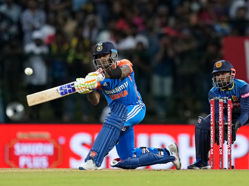 ২০২২ সালে ৩১ ম্যাচে ৪৬.৫৬ গড়ে ১১৬৪ রান করেন সূর্য। প্রথম ভারতীয় হিসেবে এক ক্যালেন্ডার বর্ষে ১০০০-এর বেশি রানের নজির গড়েন তিনি। ২০২৩-এ ৪৮.৮৬ গড়ে মাত্র ১৮ ম্যাচে করেন ৭৩৩ রান। পরপর দুবার আইসিসির টি-২০ বর্ষসের প্লেয়ার নির্বাচিত হন।