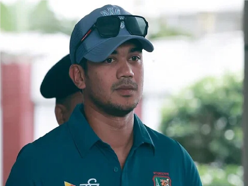 তাসকিন বলেন, “আমি টসের প্রায় ৩০ থেকে ৪০ মিনিট আগে মাঠে পৌঁছেছিলাম। আমি টিম বাসে উঠতে পারিনি। সকাল সাড়ে ৮টায় বাসটি হোটেল থেকে ছাড়ে। আমি ৮:৪৩ এ মাঠের উদ্দেশ্যে রওনা দিলাম। বাসের সঙ্গে সঙ্গেই প্রায় মাঠে পৌঁছে গেলাম। এমন নয় যে আমি দেরিতে এসেছি বলে তারা আমাকে বেছে নেয়নি। আমি কোনওভাবেই খেলছিলাম না৷’’
