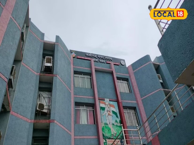এর পরে, পৌর কর্পোরেশন অফিস থেকে মোবাইল নম্বরে একটি বার্তা পাঠানো হবে। যেটিতে ক্লিক করার পর, ঘরে বসেই অনলাইনে প্রয়োজনীয় বিল জমা দেওয়া যাবে। এর জন্য তাঁদের পৌর কর্পোরেশন অফিসে আসার প্রয়োজন হবে না।