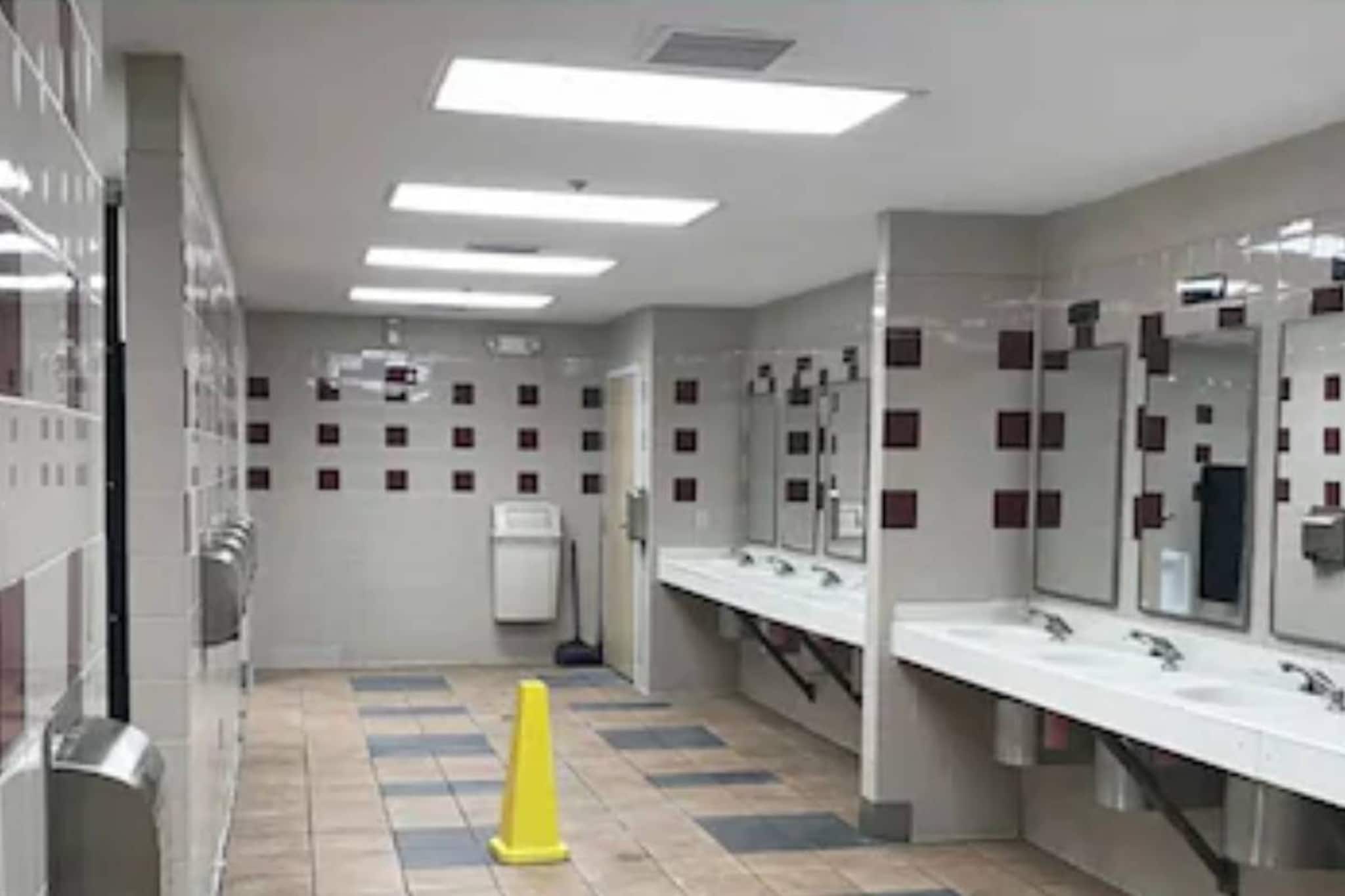 কেন বাথরুমে এয়ার ড্রায়ার ব্যবহার করা উচিত নয়? গবেষণায় উঠে এল বিশাল তথ্য