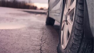 গাড়ির টায়ার ফেটে ভয়াবহ ঘটনা! গাড়ির টায়ার ফেটে ভয়াবহ ঘটনা!