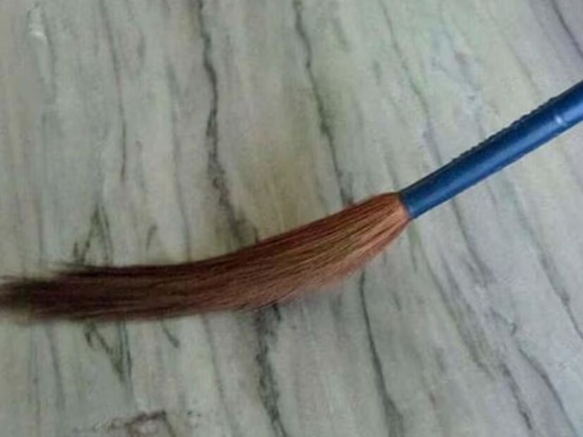 আপনার যদি হাঁটু বা কোমরের সমস্যা থাকে, তাহলে এই ধরনের কাজ না করাই ভাল। আর শুধু ঘরের পরিষ্কারের উপর ভরসা করে বসে থাকলেও চলবে না। কারণ এগুলো আপনাকে যোগাসান, ব্যায়ামের মতো উপকারিতা এনে দেবে না। যে কারণে অনেক মহিলা ঘরের কাজ করা সত্ত্বেও বয়স বৃদ্ধির সঙ্গে হাঁটু ও কোমরের সমস্যা ভোগেন। ( Disclaimer: এই প্রতিবেদনটি কেবলমাত্র সাধারণ তথ্যের জন্য, তাই বিস্তারিত জানতে হলে সর্বদা বিশেষজ্ঞের পরামর্শ নিন।)