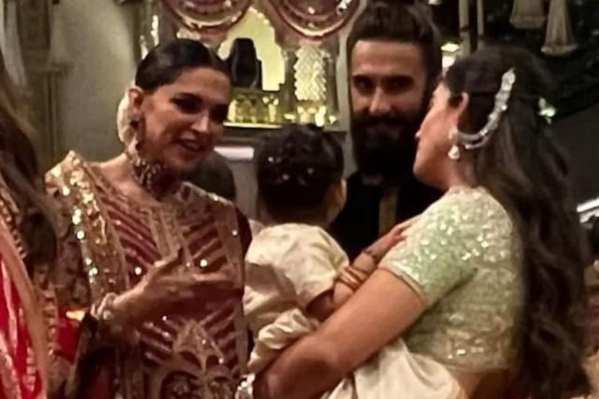 অনন্ত-রাধিকার বিবাহের অনুষ্ঠানে ইশা আম্বানির কন্যার সঙ্গে খুনসুটি হবু মা দীপিকার