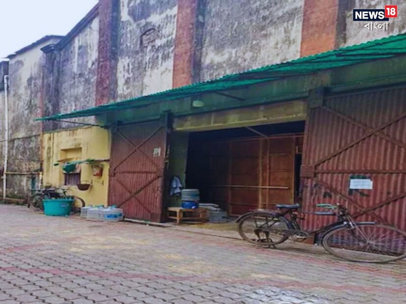 টলিউডে একদিকে যখন নতুন সংসারের স্বপ্ন বোনা শুরু করেছেন কিছু নায়ক-নায়িকে, তখনই অন‍্যদিকে কান পাতলে শোনা যায় সম্পর্ক ভাঙার হাহাকার।