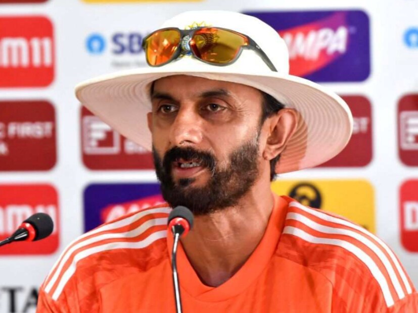 বিক্রম রাঠোর বলেছেন,"যখন প্রথমবার ওকে খেলতে দেখি, তখন খুব ভালো লেগেছিল ওর ব্যাটিং দেখে। কোন পরিস্থিতিতে কেমন ব্যাটিং করতে হবে, ওর শক্তি ও দুর্বলতা সম্পর্কে ভাল ধারণা রয়েছে। বড় ব্যাটার হওয়ার সব গুন রয়েছে গিলের মধ্যে।"