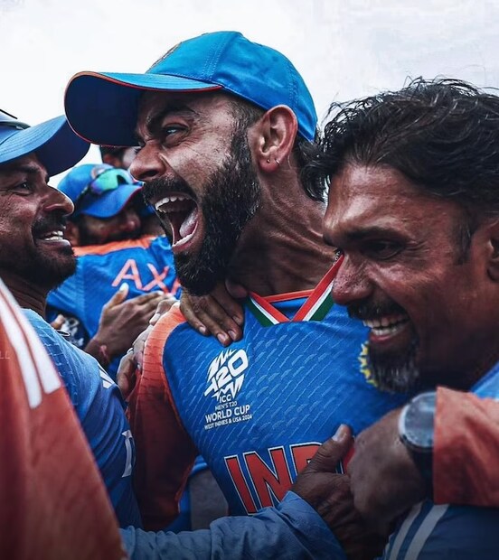 তাঁরা লিখেছেন, “আমরাও এই মানুষটিকে ভালবাসি।” আরও একটি পোস্টে বিরাটের উচ্ছ্বসিত প্রশংসা করতে দেখা গিয়েছে অনুষ্কাকে। কন্যা ভামিকা সংক্রান্ত বিষয় নিয়েই ছিল পোস্টটি। অভিনেত্রী লিখেছেন, “টিভিতে সমস্ত খেলোয়াড়দের কাঁদতে দেখে আমার কন্যার সবথেকে বড় চিন্তা ছিল, তাঁদের জড়িয়ে ধরার মতো কেউ রয়েছে কি না! হ্যাঁ, তাঁদের জড়িয়ে ধরেছেন দেড় বিলিয়ন মানুষ। কী অসাধারণ জয় এবং কী অসাধারণ কৃতিত্ব! চ্যাম্পিয়নস - শুভেচ্ছা।”