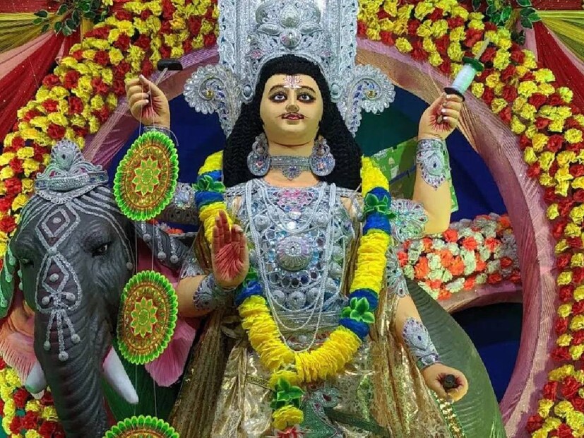 দিনটি বিশুদ্ধ সিদ্ধান্তের উপর ভিত্তি করে গণনা করা হয়। পূর্ব ভারতের রাজ্য যেমন ত্রিপুরা, পশ্চিমবঙ্গ, ওড়িশা এবং ঝাড়খণ্ডে বিশ্বকর্মা দিবসে বিশ্বকর্মা পূজা হয়।
