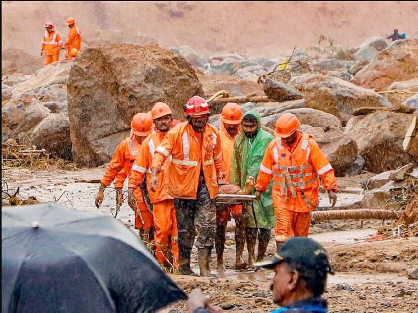  মানুষ এই পৃথিবীতে আসা অতিথির মতো। যেমন বাড়িতে অতিথি এলে তাঁকে চলে যেতেই হয়, তাই বাড়িটি আমাদের বলে গর্ব করলে কী হয়, ওয়ানাড দেখিয়েছে দিয়েছে। মানুষের সমস্ত অহংকার ধুলোয় মিশিয়ে দিয়েছে এক ধস। ওয়ানাডের মেপ্পাদিতে ভূমিধসে ৩৫০ জনেরও বেশি লোক মারা গিয়েছেন। আরও শতাধিক নিখোঁজ। এত মানুষের হদিস এখনও পাওয়া যায়নি। এখানে সেখানে এখনও মিলছে অঙ্গ প্রত্যঙ্গ। তাঁদের সনাক্ত করাও সম্ভব হচ্ছে না। 