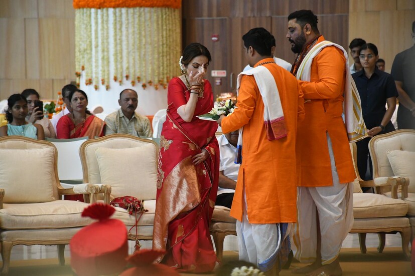 প্রতিটি দম্পতিকে নতুন জীবন শুরু করার আগে দেওয়া গৃহস্থালির সরঞ্জামও। বিভিন্ন ধরণের নিত‍্য প্রয়োজনীয় সরঞ্জামও দেওয়া হয়েছে দম্পতিদের। বাসনপত্র, একটি গ্যাস ওভেন, মিক্সার, পাখা দেওয়া হয়েছে। বিছানার সরঞ্জাম হিসেবে দেওয়া হয়েছে গদি এবং বালিশ।
