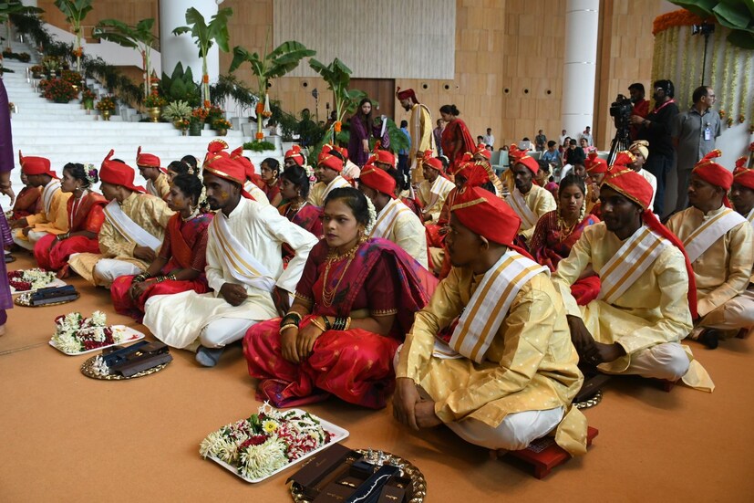 ‘সমূহ বিবাহের’ অনুষ্ঠানটি রিলায়েন্স কর্পোরেট পার্কে অনুষ্ঠিত হয়েছিল। দম্পতিদের পরিবার সমেত প্রায় ৮০০ জন এই বিয়ের আসরে উপস্থিত ছিলেন। এইভাবে গোটা দেশে আরও শত শত বিয়ের ব‍্যবস্থা করার প্রতিশ্রুতিও দেওয়া হয়েছে 