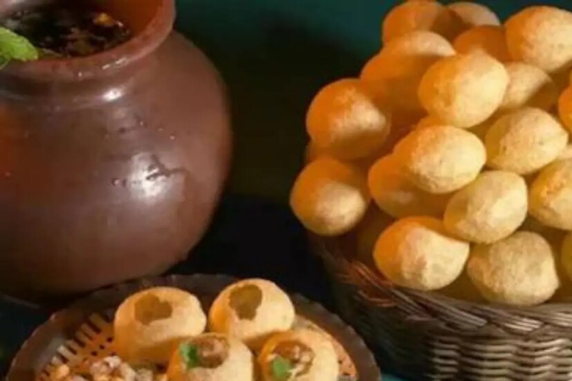 বর্ষায় জলবাহিত অসুখ বেড়ে যায়৷ বিশেষ করে টাইফেয়েডের মতো রোগ ছড়িয়ে পড়ে নোংরা জল থেকে৷ ফুচকার টক জল যদি স্বাস্থ্যসম্মত ও পরিস্রুত না হয়, তাহলে রোগের কারণ হতে পারে৷
