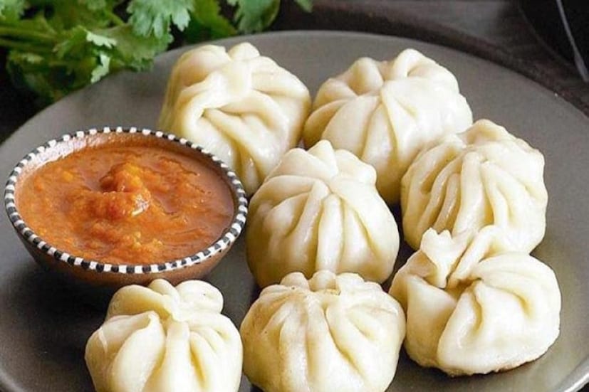 স্টিমড বা ফ্রায়েড-যে রকম মোমোই হোক না কেন, বর্ষায় খেলে বিপত্তি দেখা দিতে পারে।